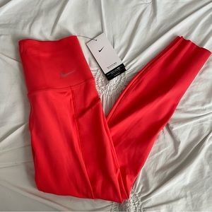 NWT Nike Universa Leggings